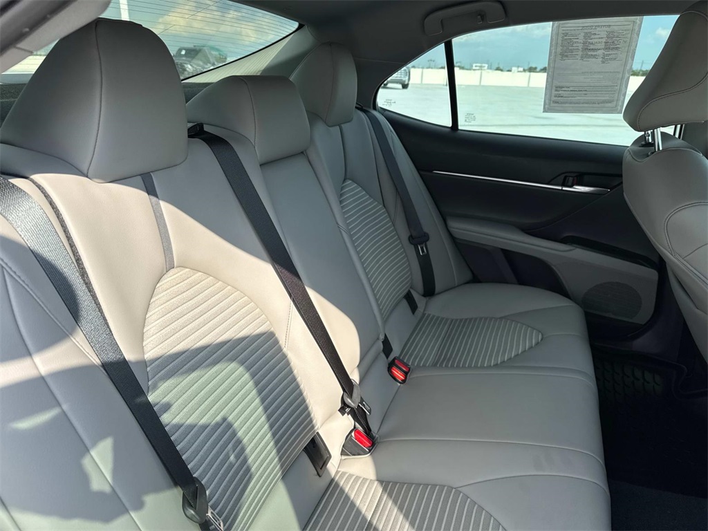 2023 Toyota Camry SE photo 7