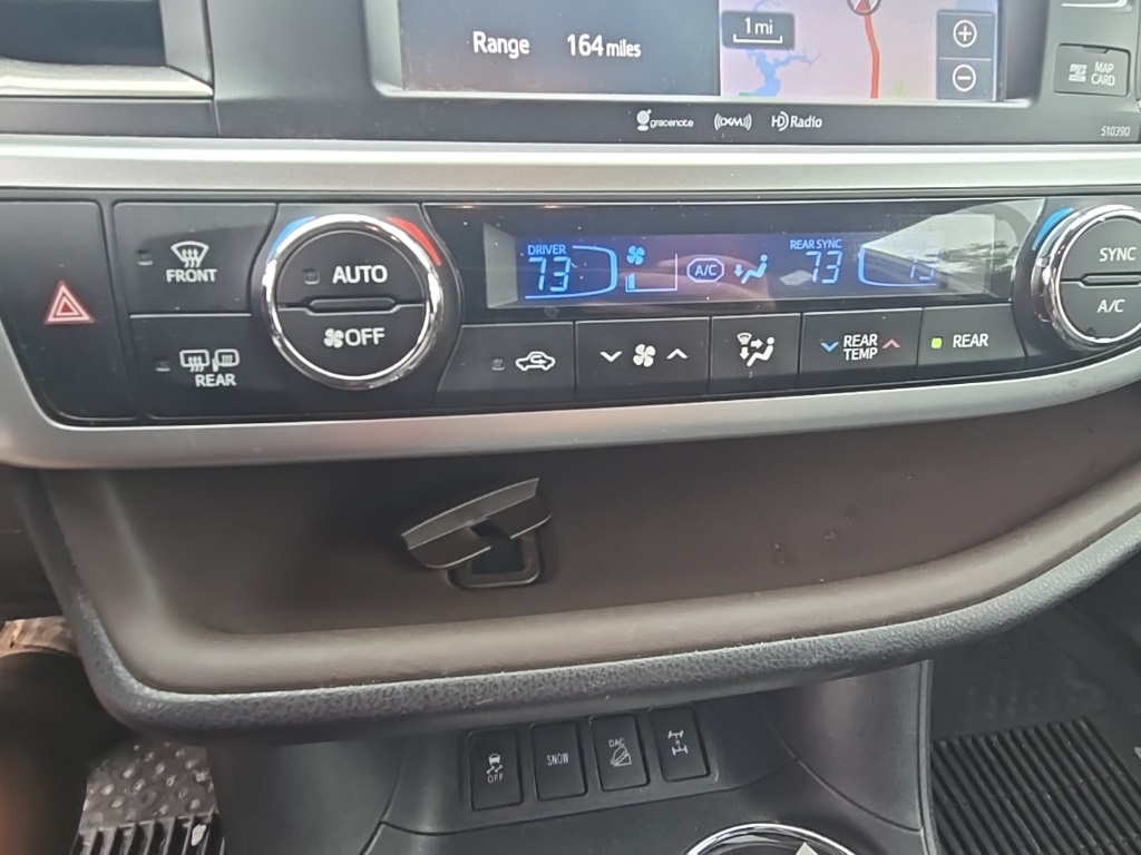2019 Toyota Highlander XLE photo 16