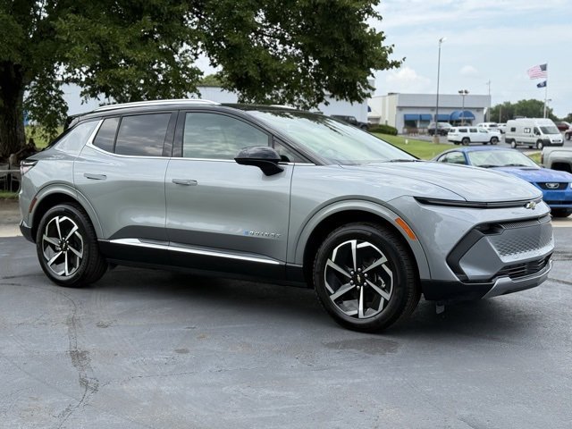 2025 Chevrolet Equinox EV LT's photo