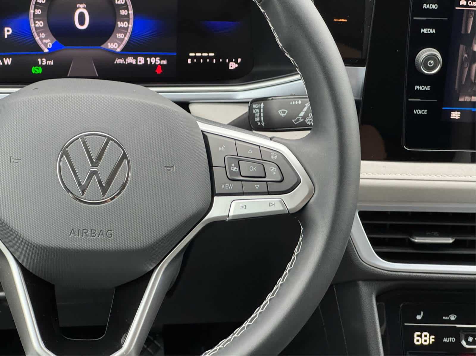 2025 Volkswagen Taos SE photo 42