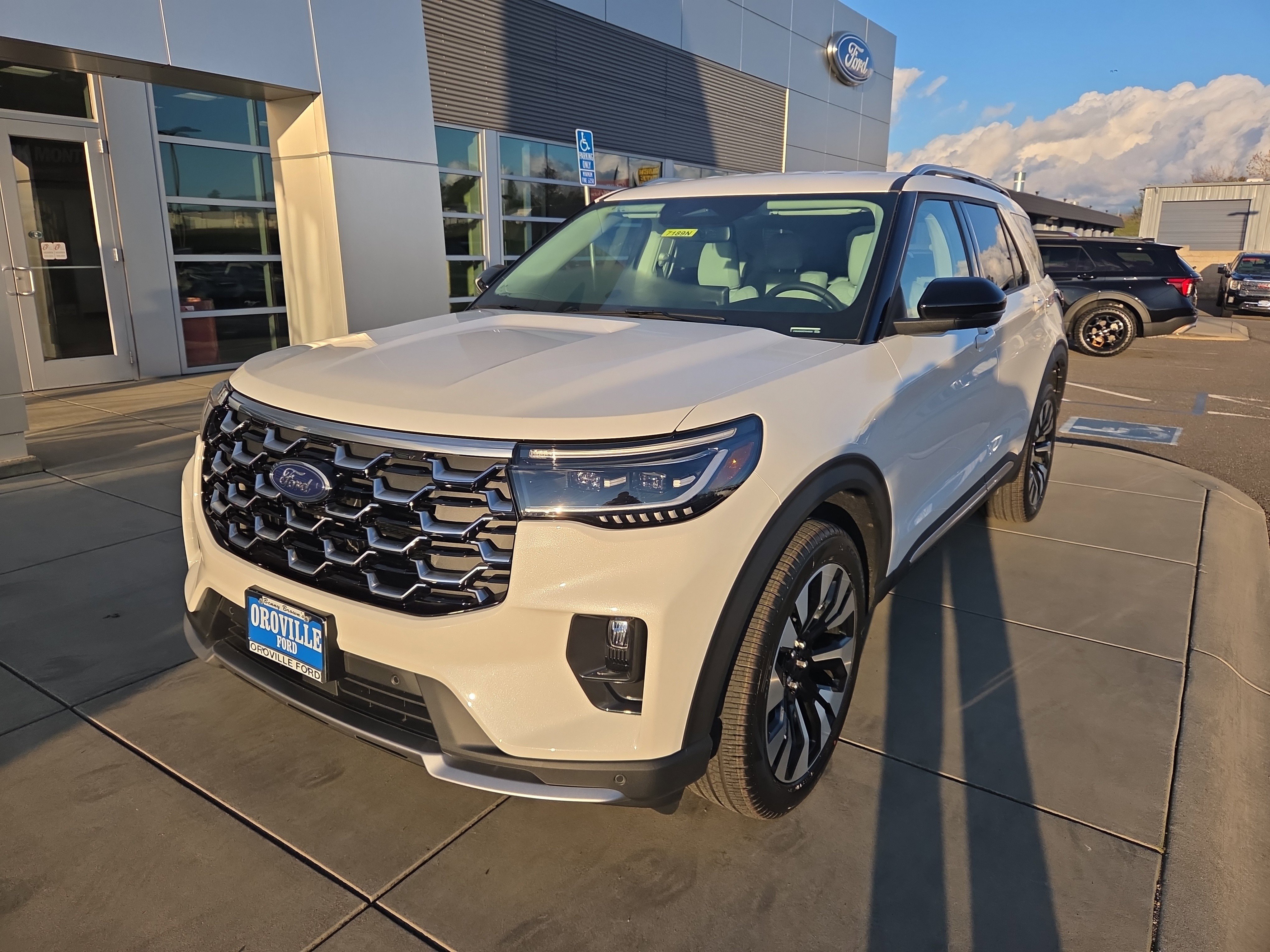 2026 Ford Explorer Platinum's photo