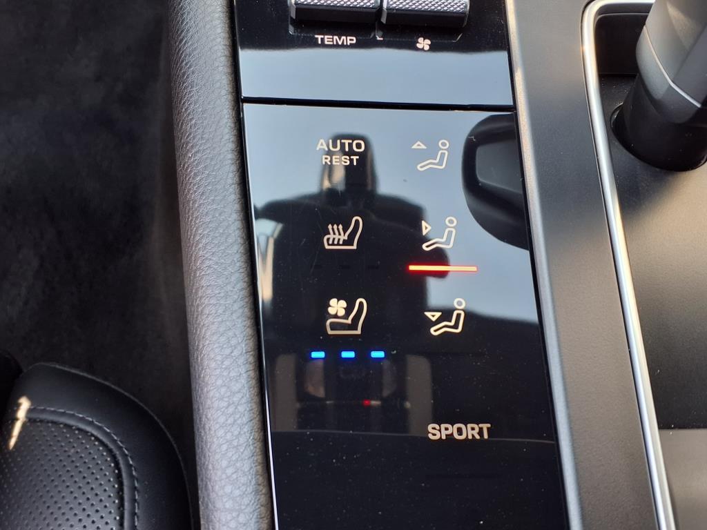 2022 Porsche Macan photo 12