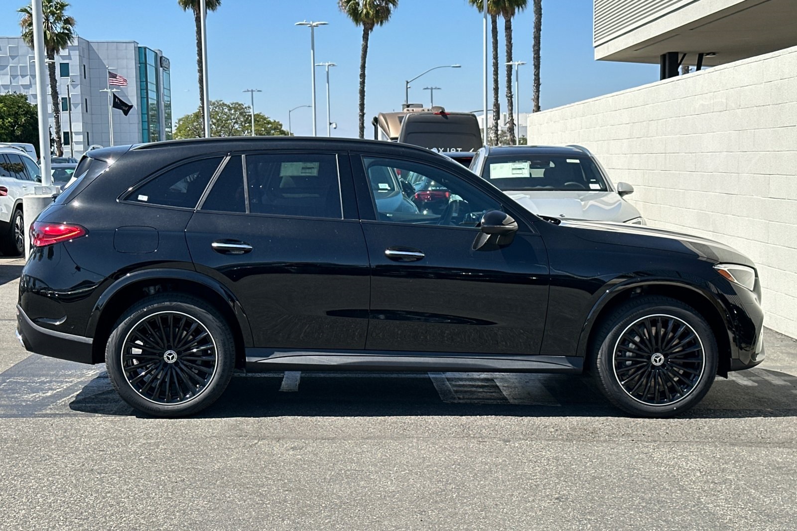 2025 Mercedes Benz GLC 300 AMG photo 4