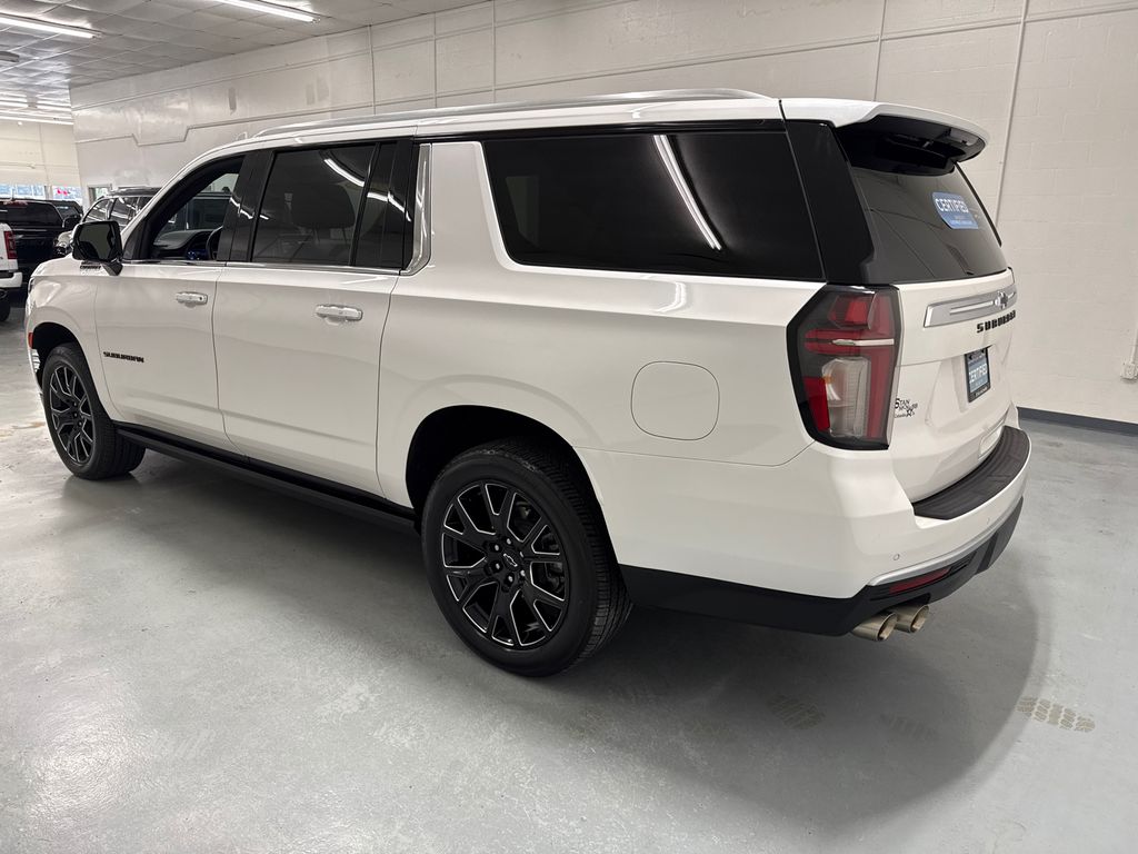 2024 Chevrolet Suburban High Country photo 3