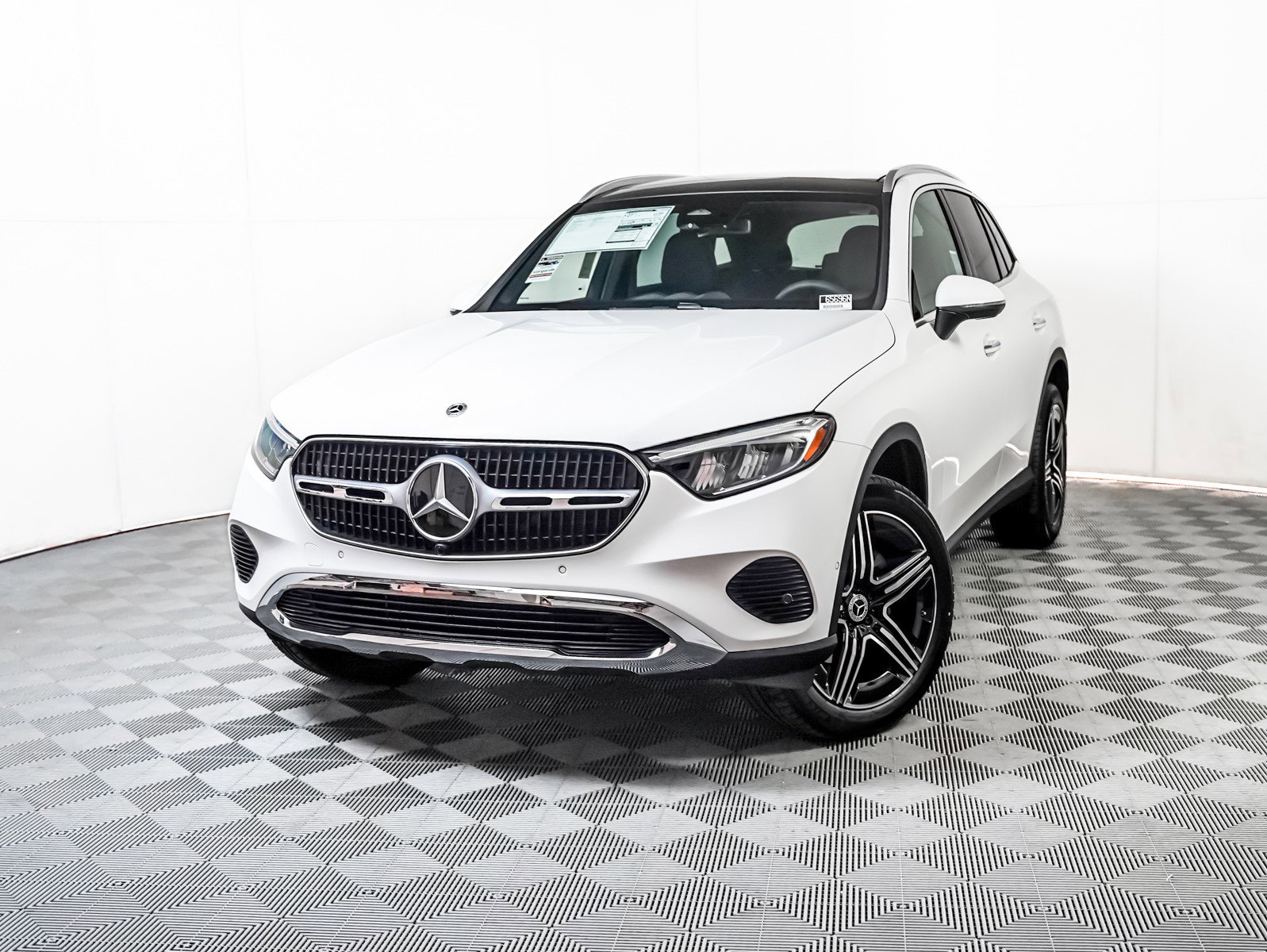 2026 Mercedes-Benz GLC Base's photo