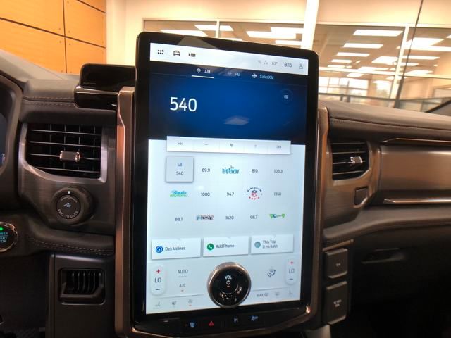 2025 Ford F-150 Lightning Lariat photo 16