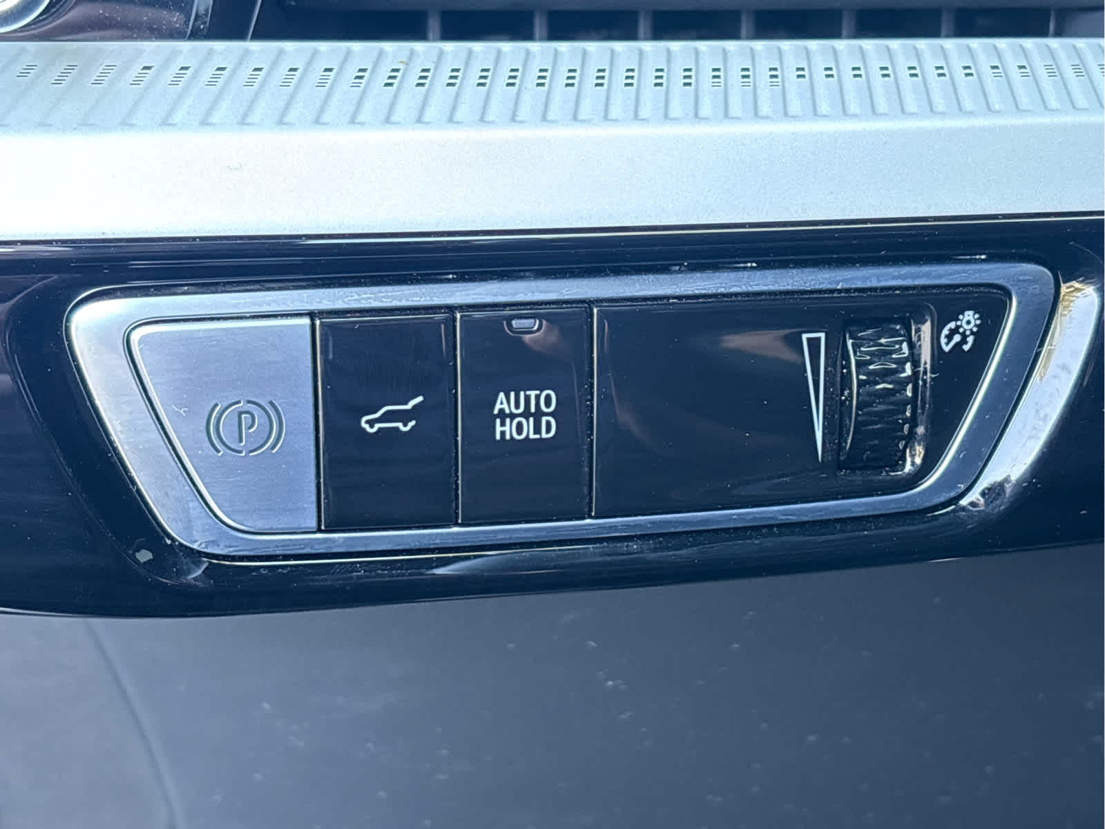 2025 Cadillac Optiq Luxury photo 18