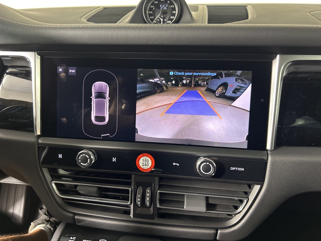 2025 Porsche Macan T photo 30