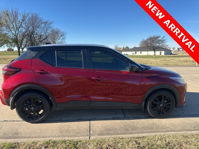 2022 Nissan Kicks SV photo 2