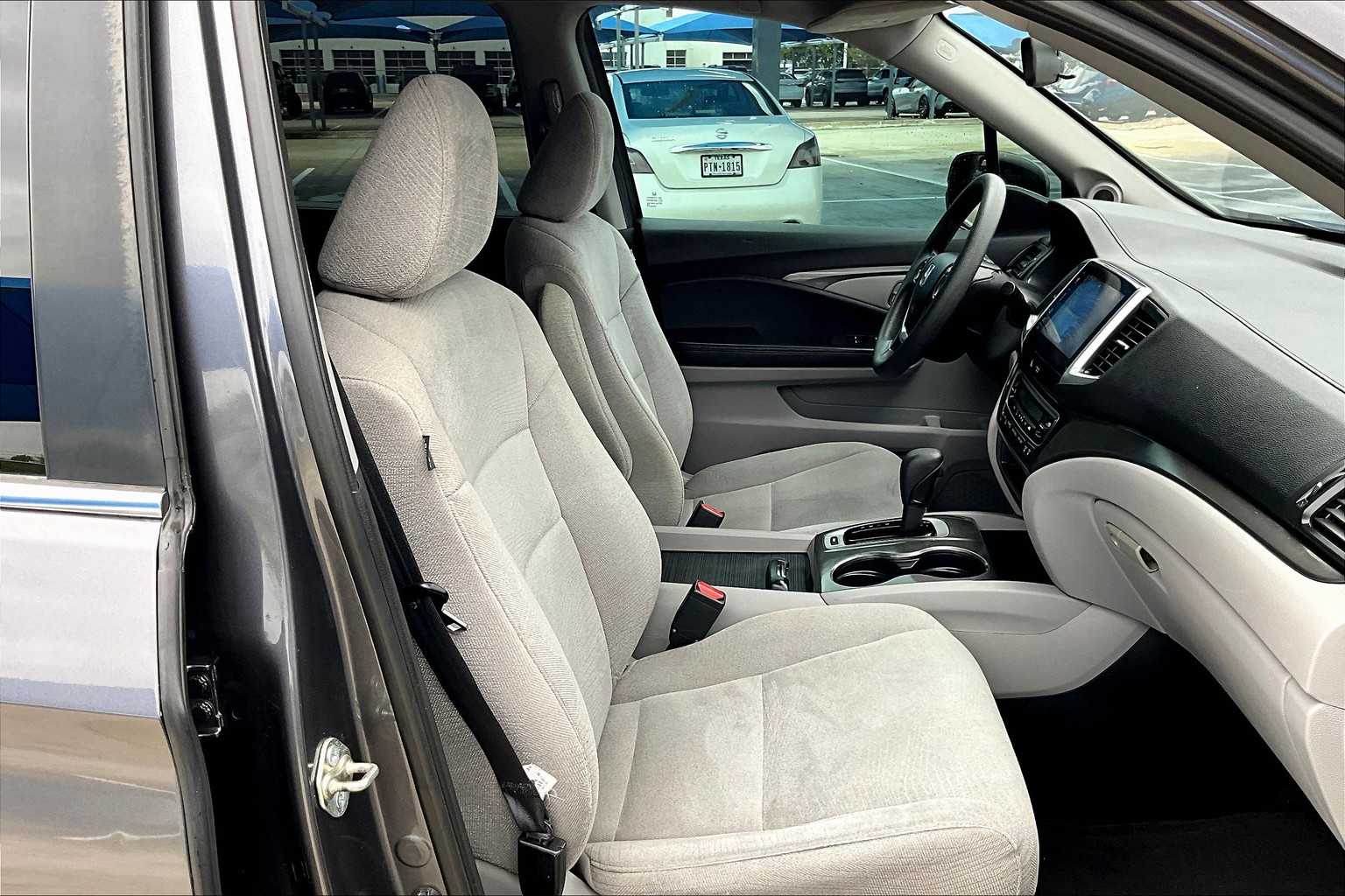 2017 Honda Pilot EX photo 8