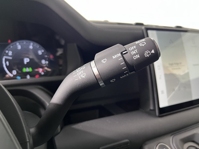 2025 Land Rover Defender 110 S photo 15