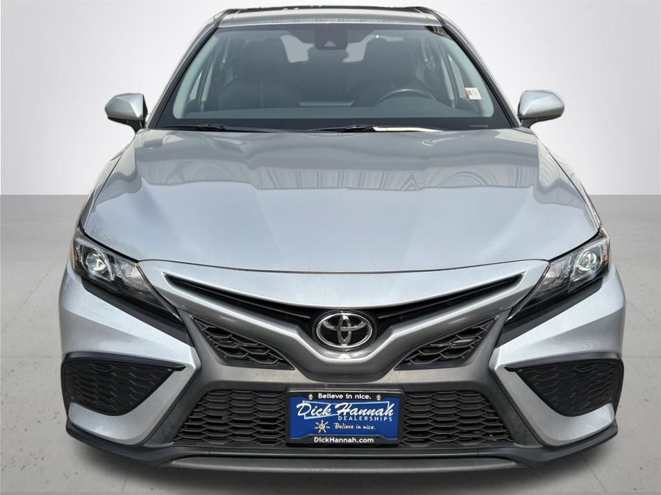 2021 Toyota Camry SE photo 3