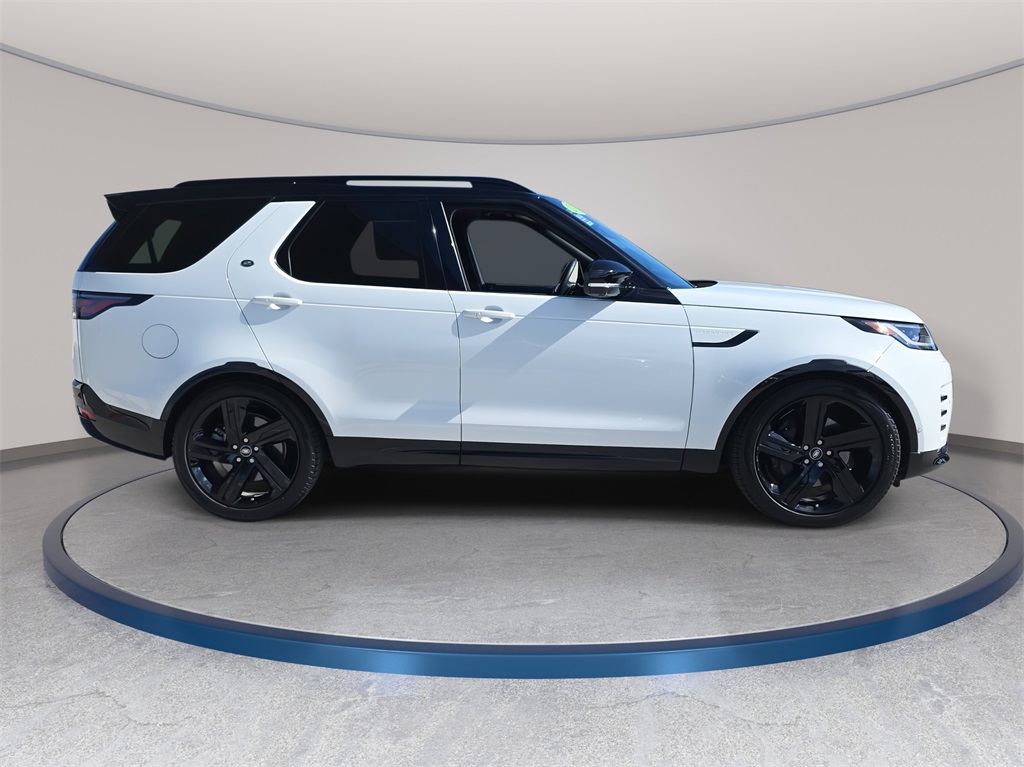 2025 Land Rover Discovery SE photo 3
