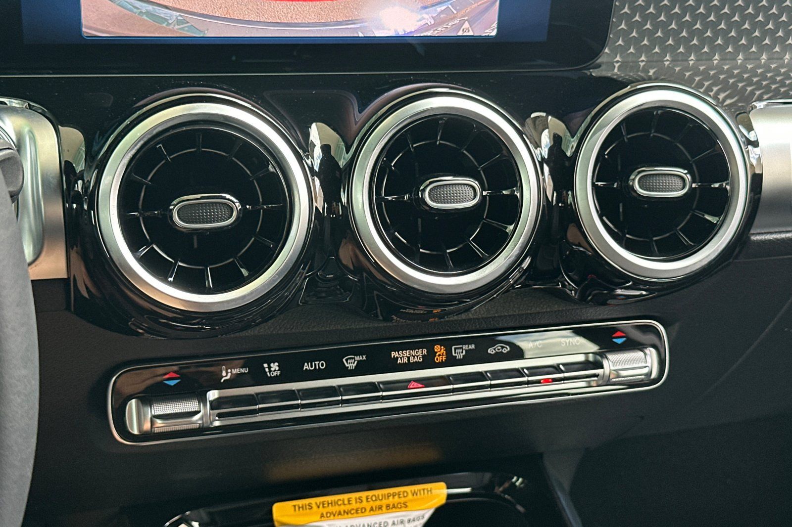 2025 Mercedes Benz GLB 250 photo 14