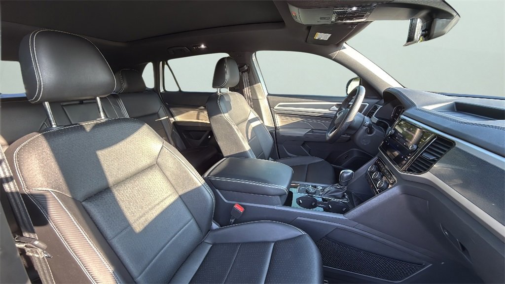 2023 Volkswagen Atlas Cross Sport SEL R-Line photo 16