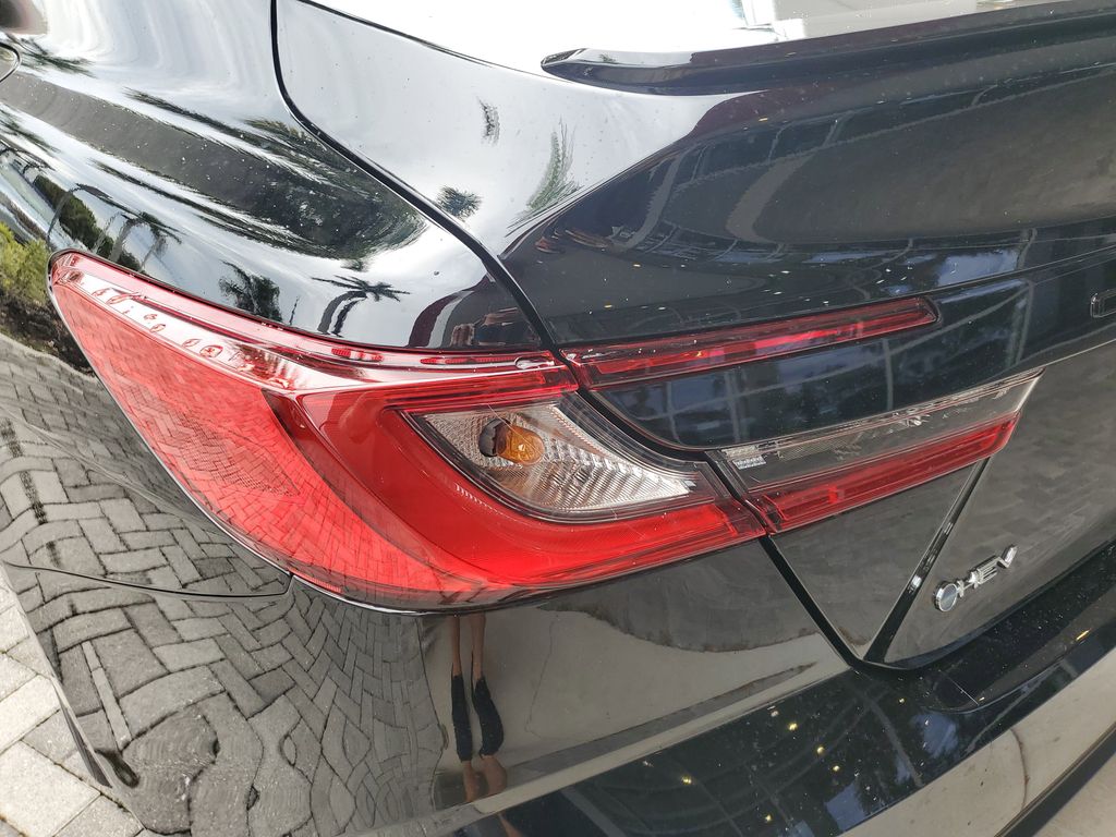 2025 Toyota Camry SE photo 10