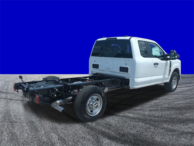 2025 Ford F-350 XL photo 4
