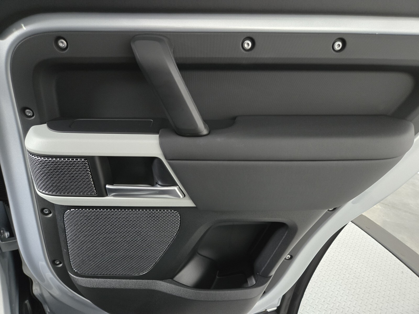 2024 Land Rover Defender 110 S photo 16