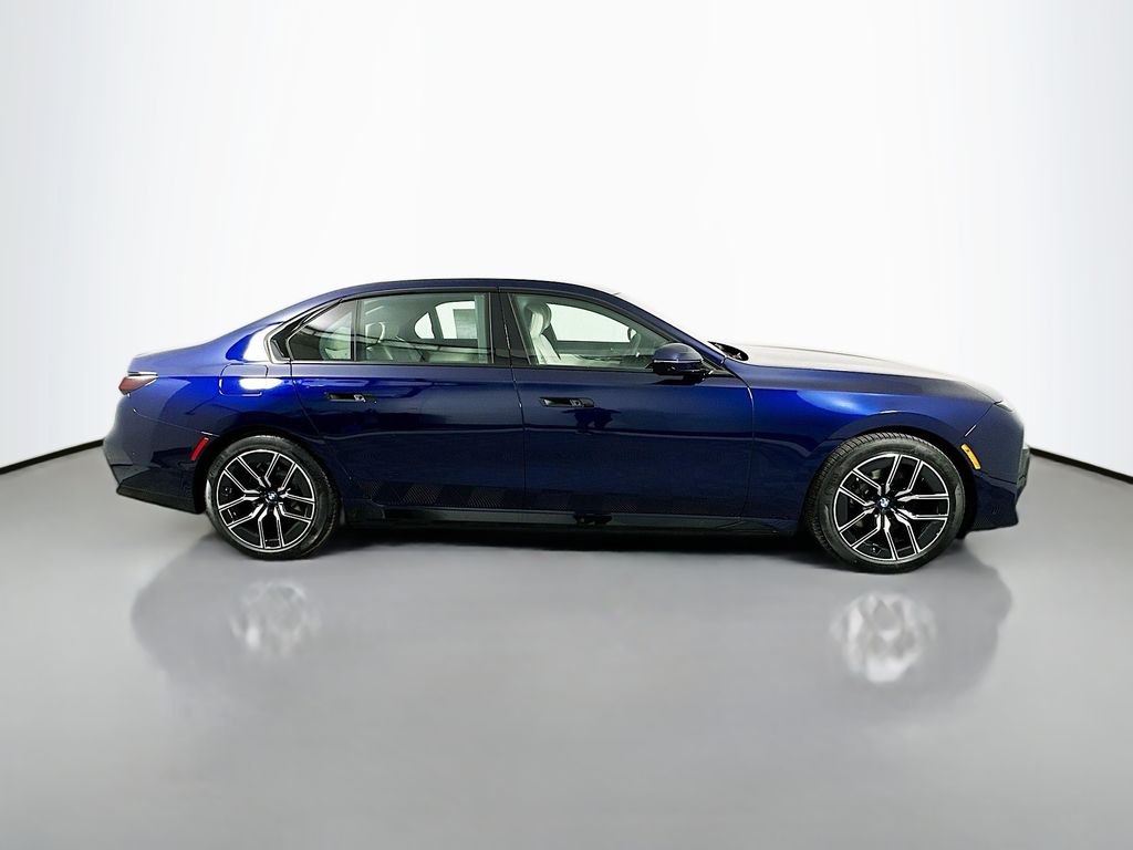 2026 Bmw 750e photo 4