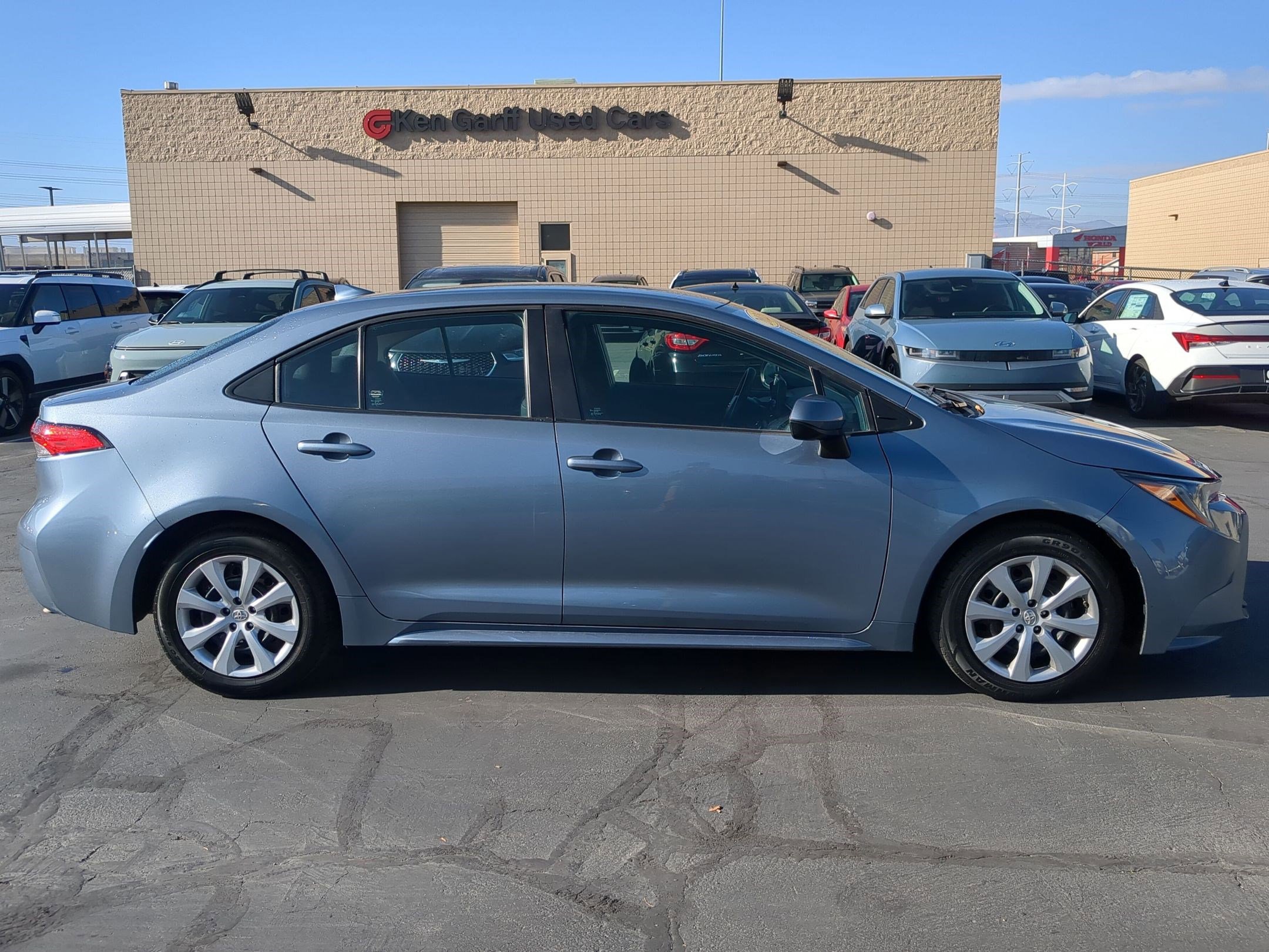 2023 Toyota Corolla LE photo 2