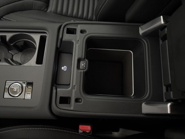 2025 Land Rover Discovery S photo 21