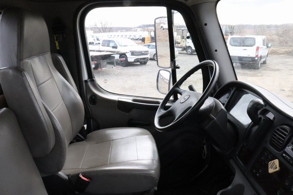 2021 Freightliner M2 photo 4