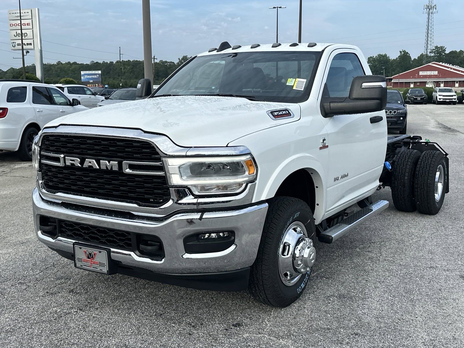 2024 Ram 3500 SLT photo 4