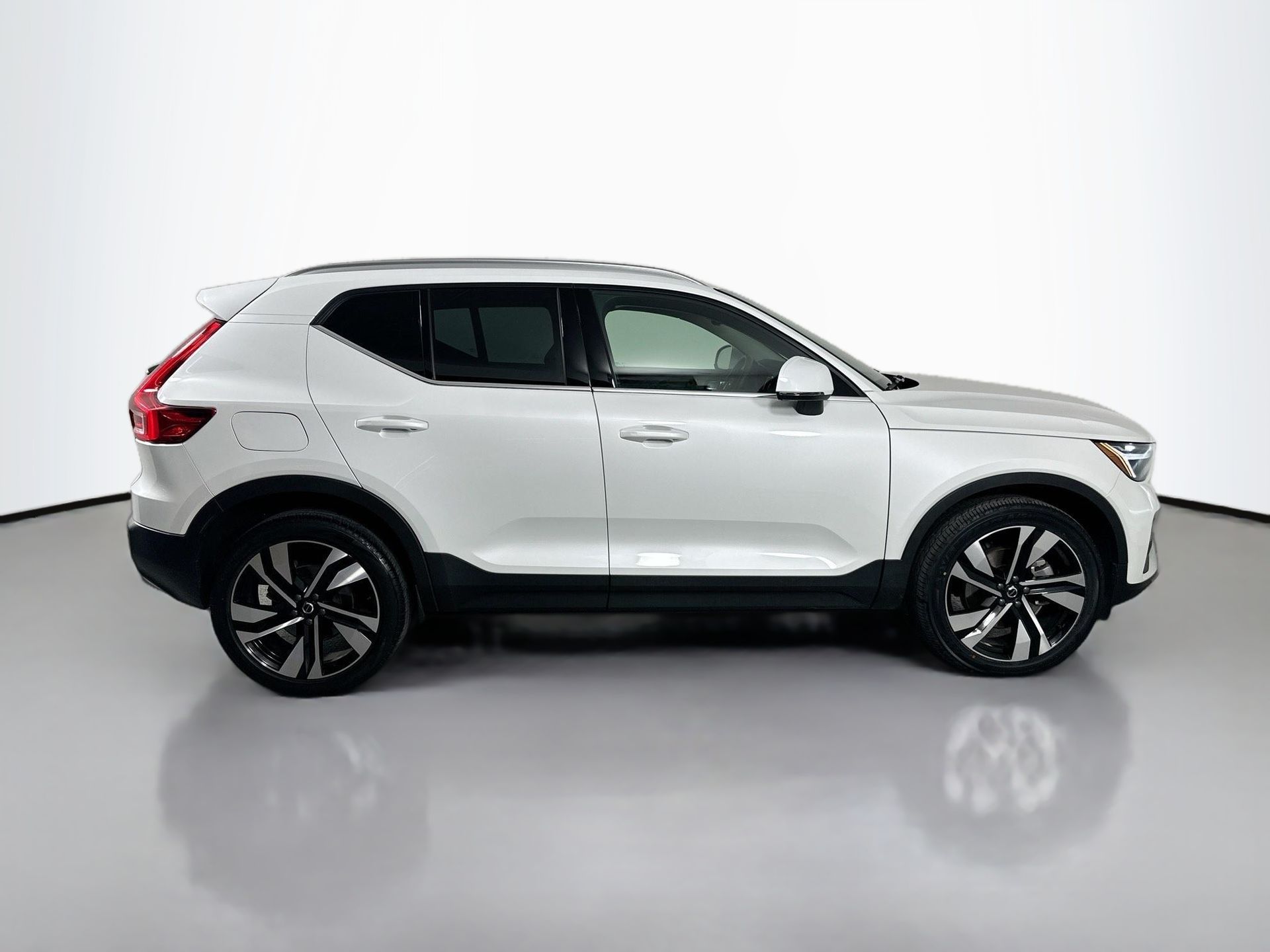 2023 Volvo XC40 Plus photo 4