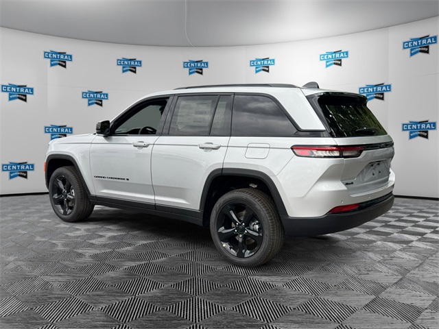 2025 Jeep Grand Cherokee Limited photo 2