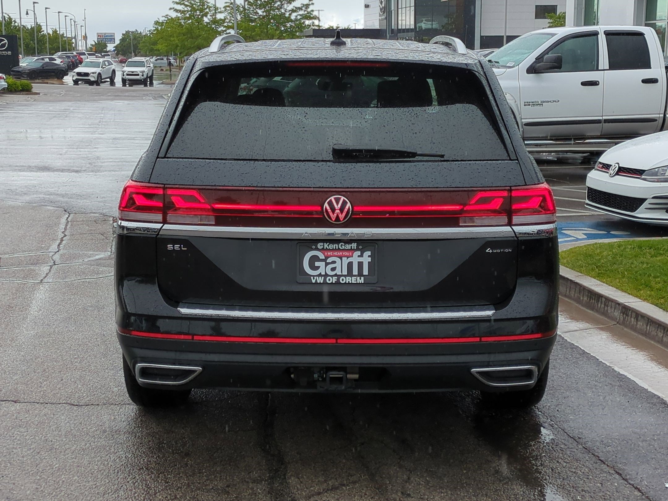 2025 Volkswagen Atlas SEL photo 3