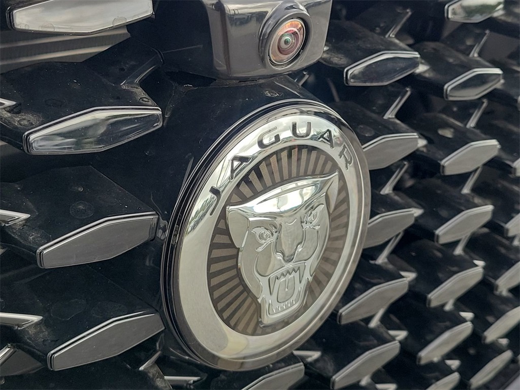 2026 Jaguar F-PACE SVR photo 7