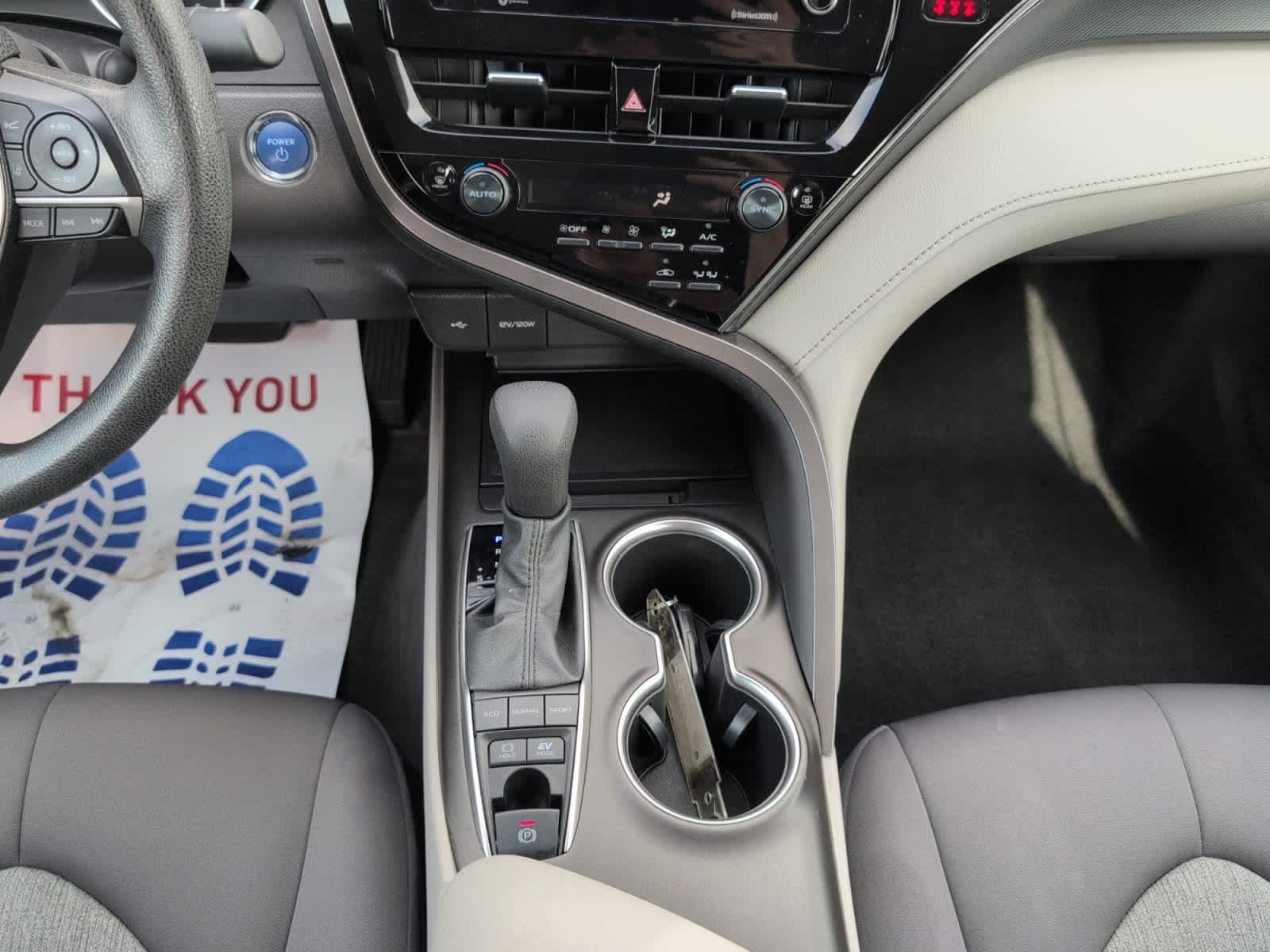 2022 Toyota Camry Hybrid LE SE photo 13