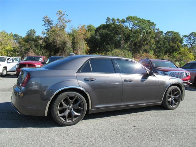 2022 Chrysler 300 Touring photo 2