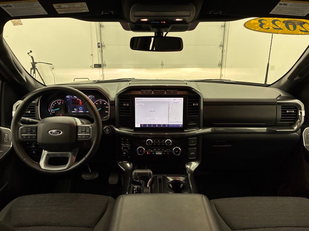 2023 Ford F-150 XLT photo 2