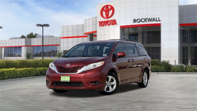 2017 Toyota Sienna LE's photo