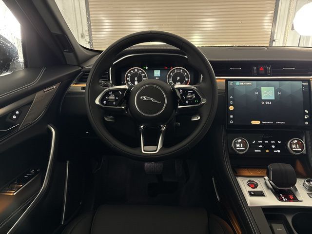 2025 Jaguar F-PACE P400 R-Dynamic S photo 22