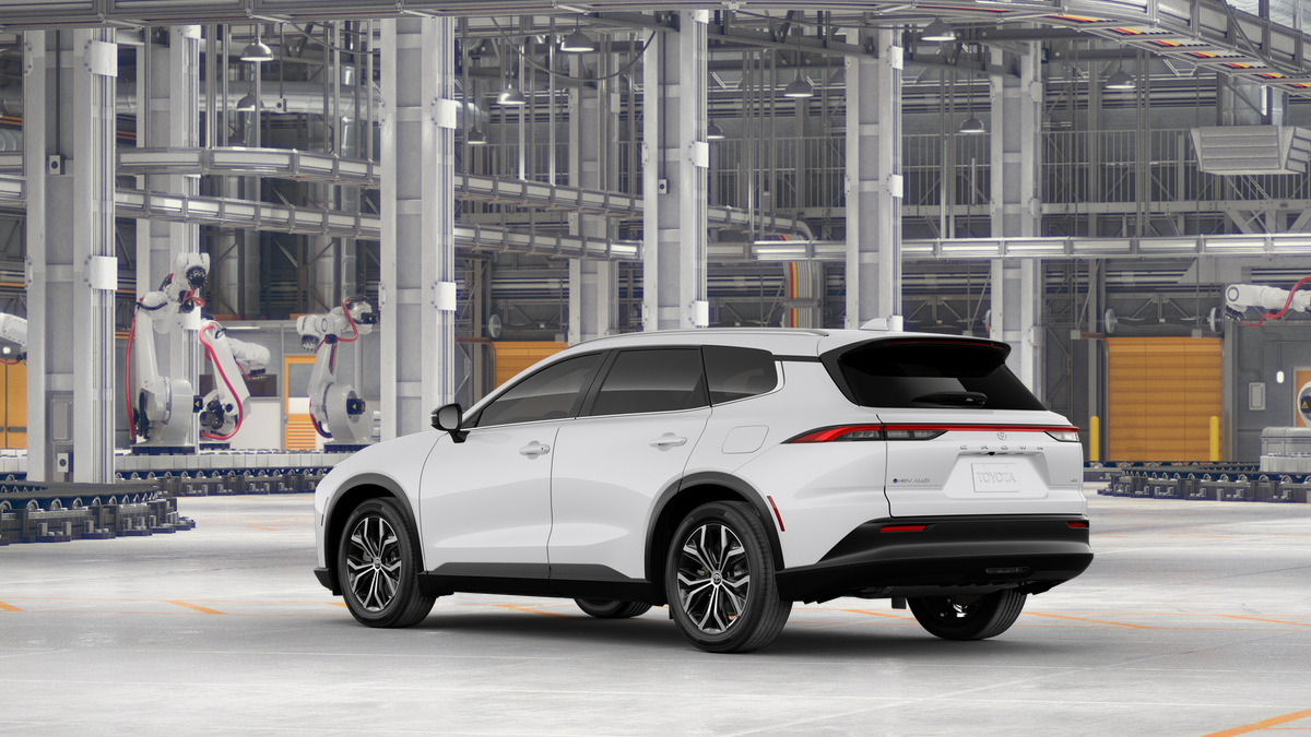 2025 Toyota Crown Signia XLE photo 4