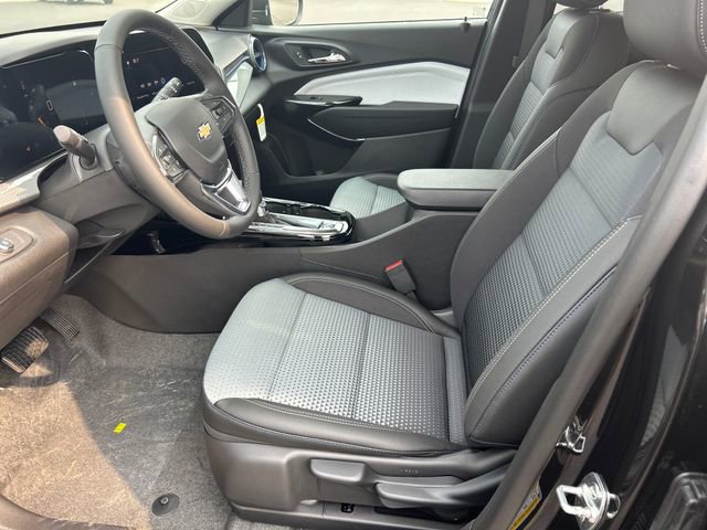 2025 Chevrolet Trax LT photo 8