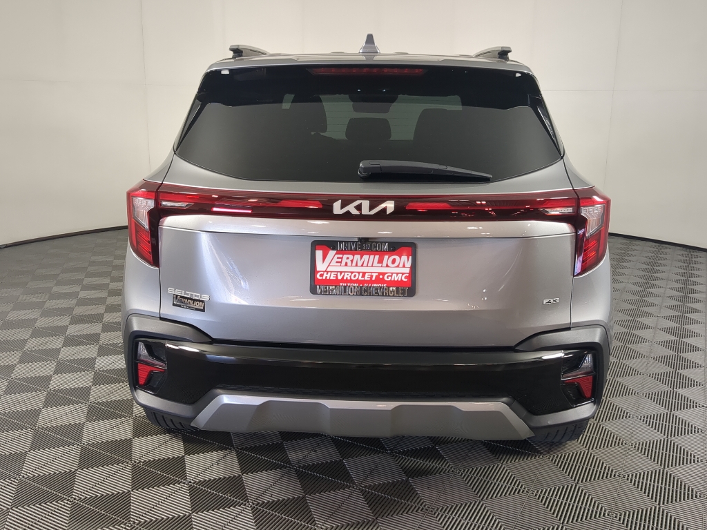 2024 Kia Seltos EX photo 2