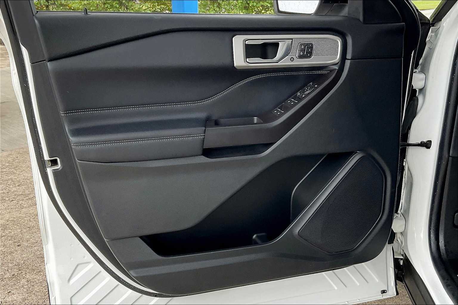 2020 Ford Explorer Limited photo 17