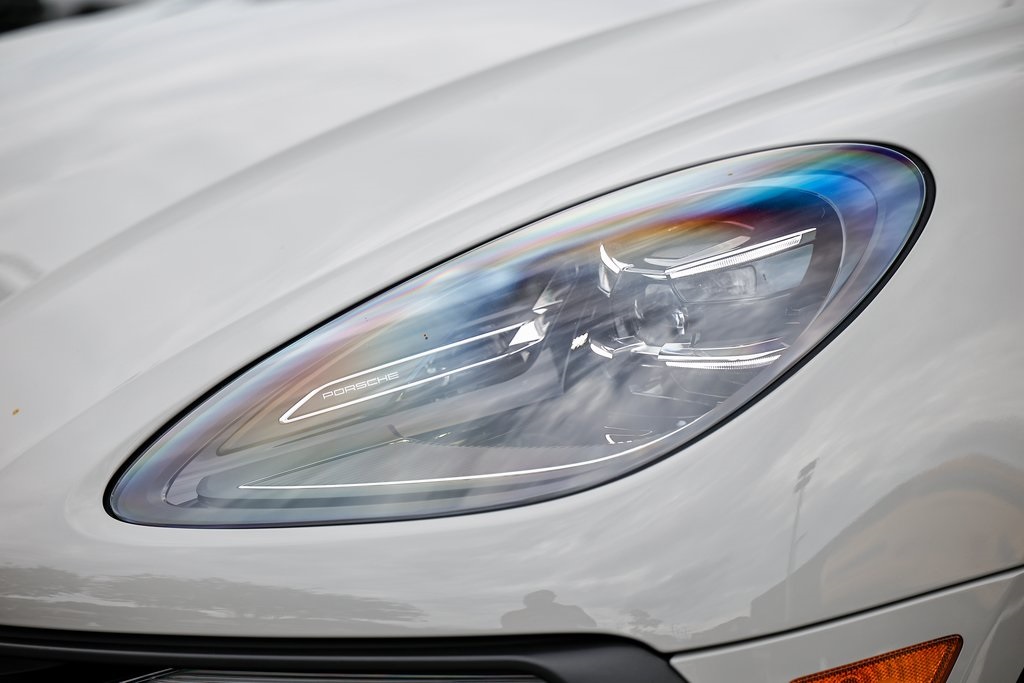 2025 Porsche Macan T photo 11
