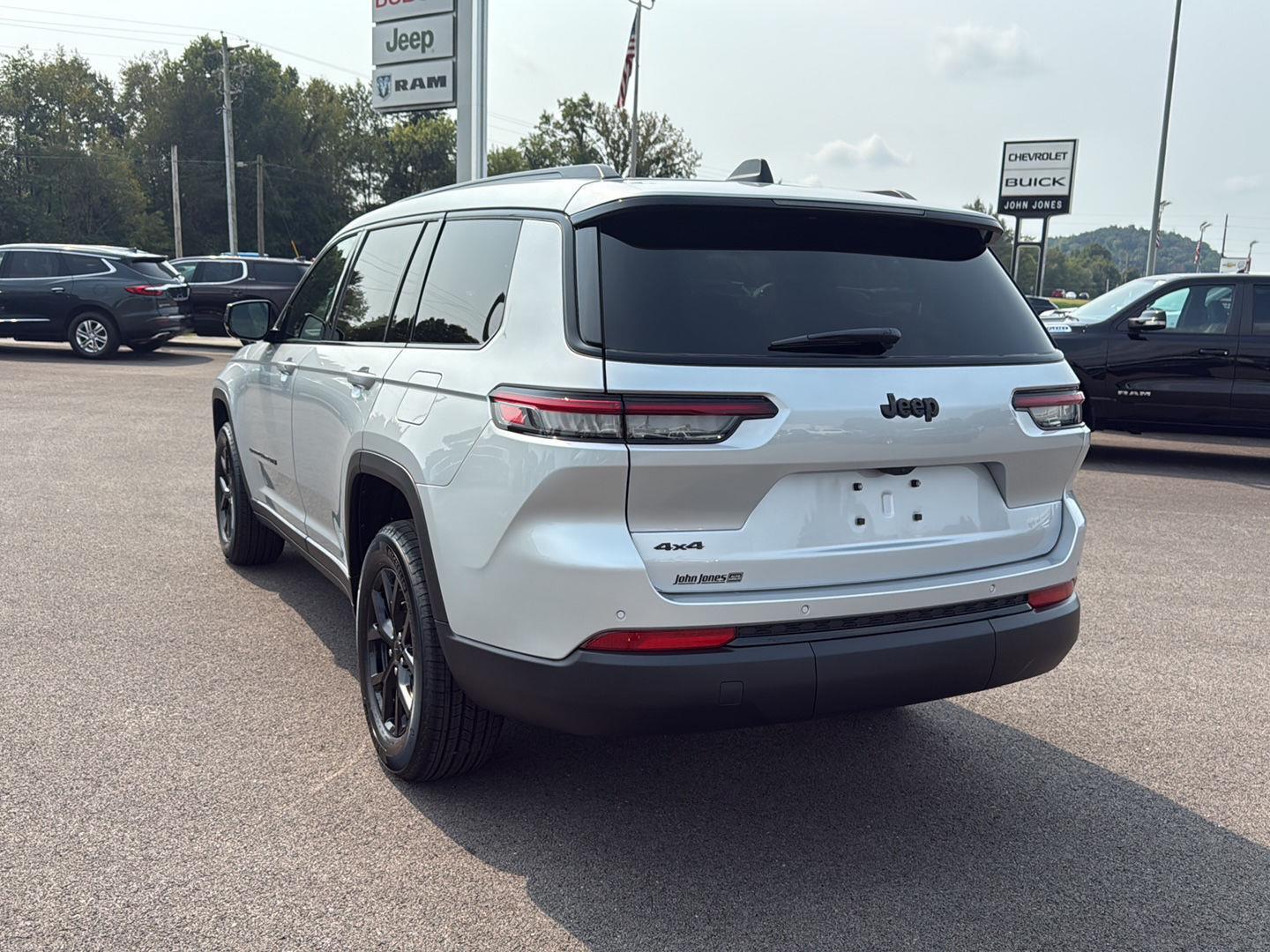 2025 Jeep Grand Cherokee Altitude photo 16