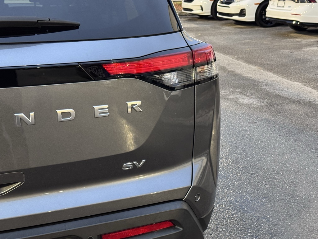 2023 Nissan Pathfinder SV photo 4