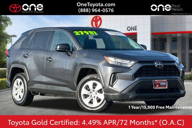 2024 Toyota RAV4 LE's photo