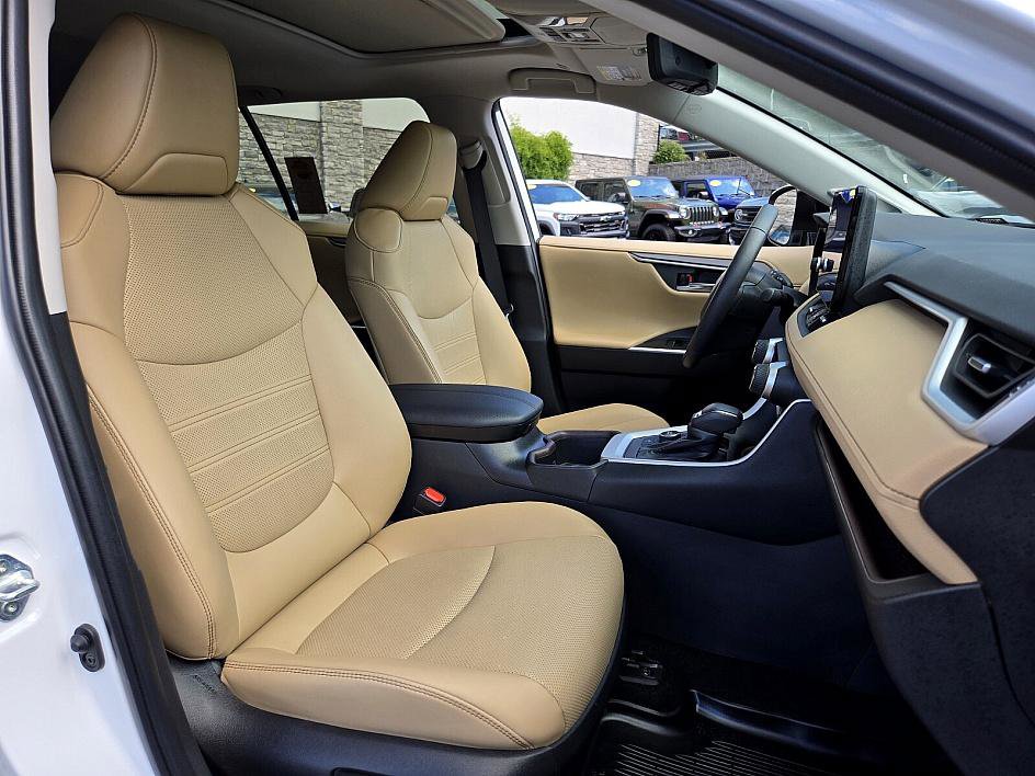 2024 Toyota RAV4 Hybrid Limited photo 16