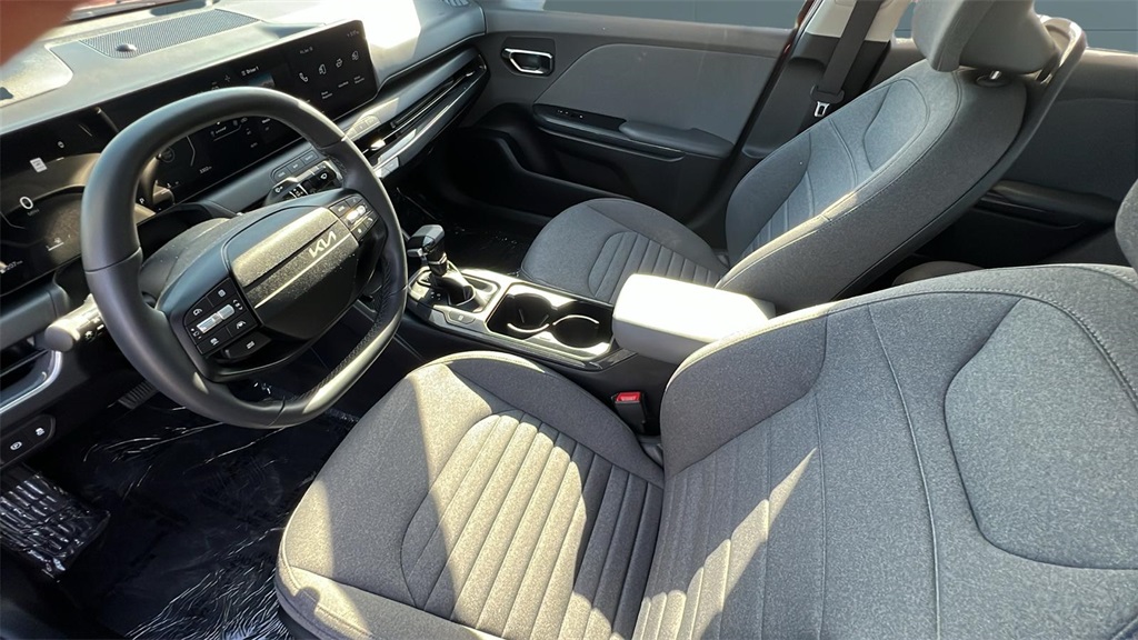 2025 Kia K4 EX photo 16