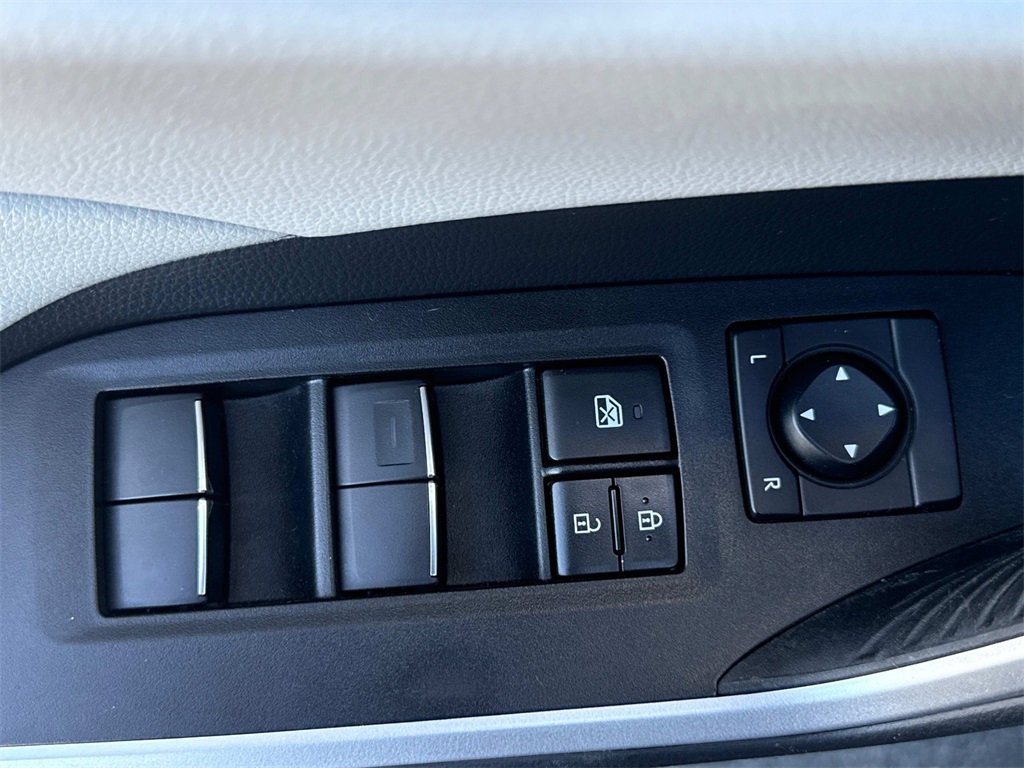 2020 Toyota RAV4 XLE Premium photo 16