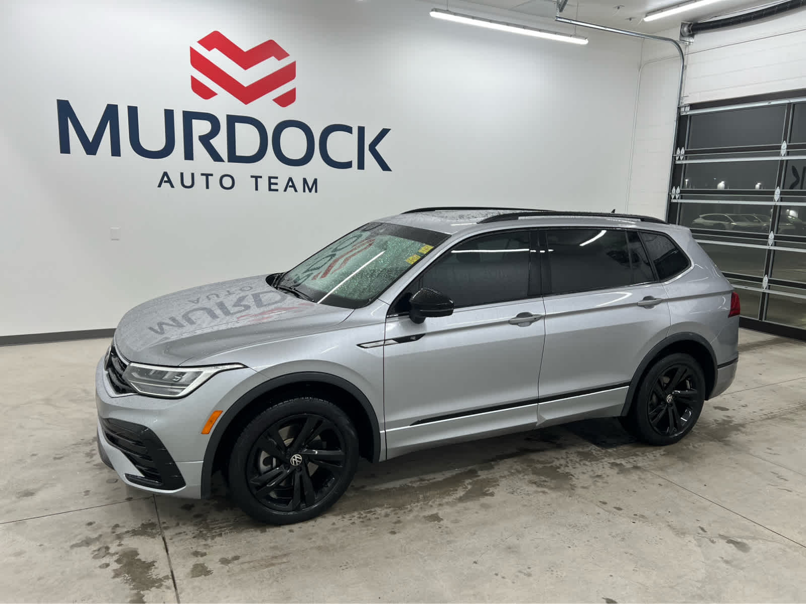 2023 Volkswagen Tiguan SE R-LINE BLACK