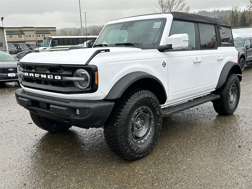 2024 Ford Bronco Outer Banks photo 3