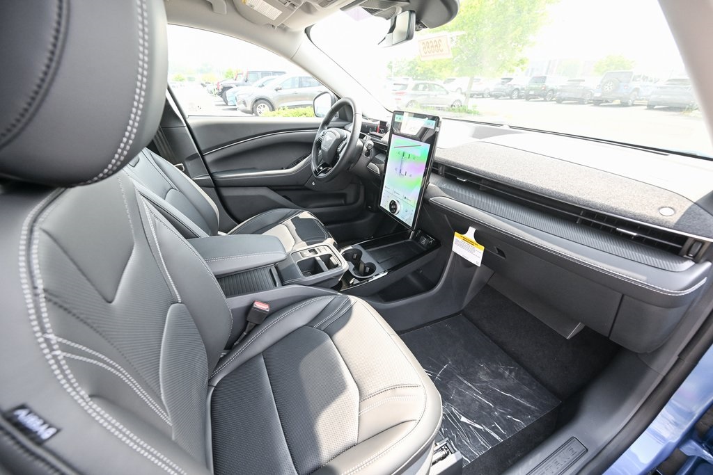 2025 Ford Mustang Mach-E Premium photo 17